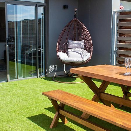 Chic, Central, Family & Group Stay - Stylish 2 Ensuite Bedroom Apartment With Spacious Balcony Cape Town Exterior photo
